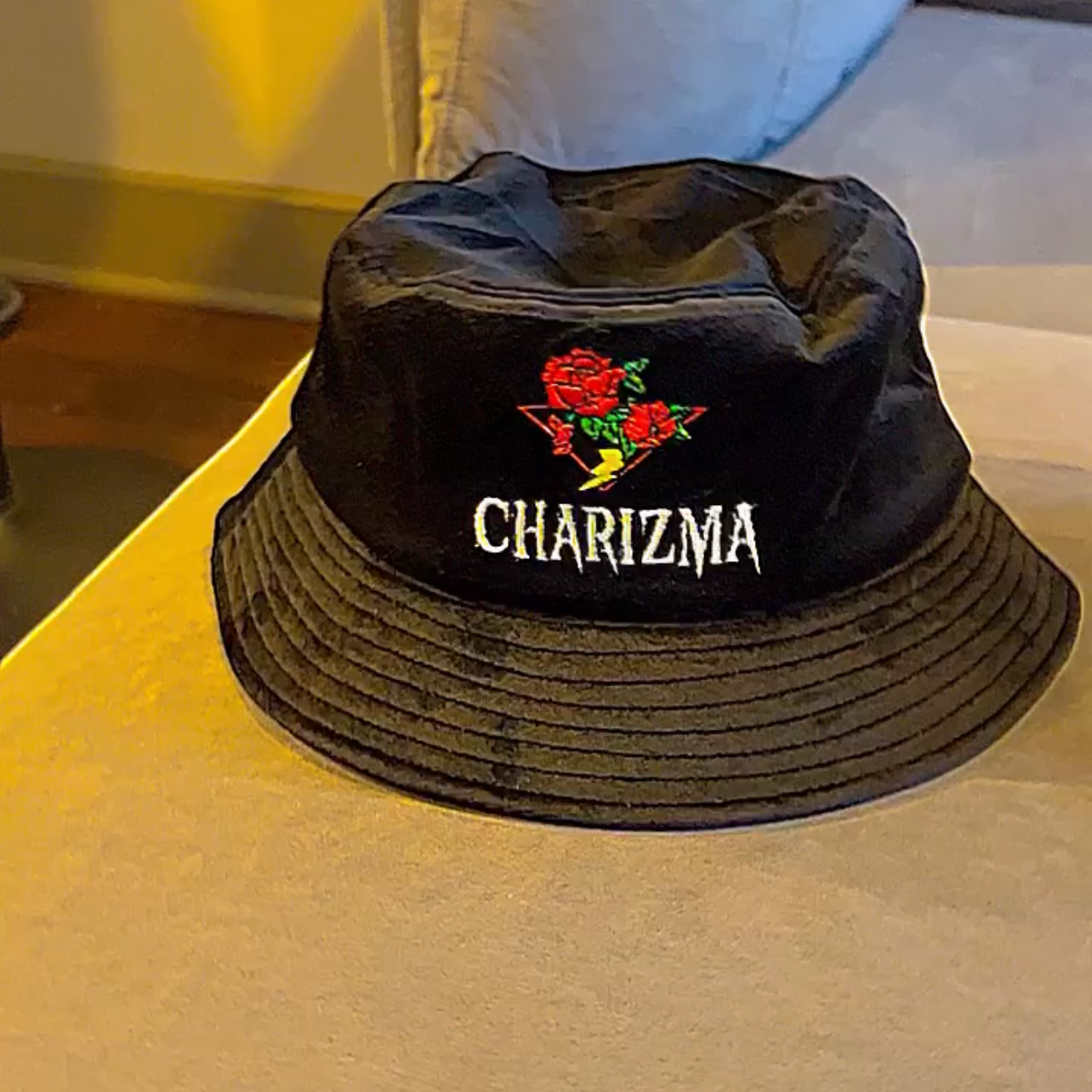 Charizma suede bucket hat